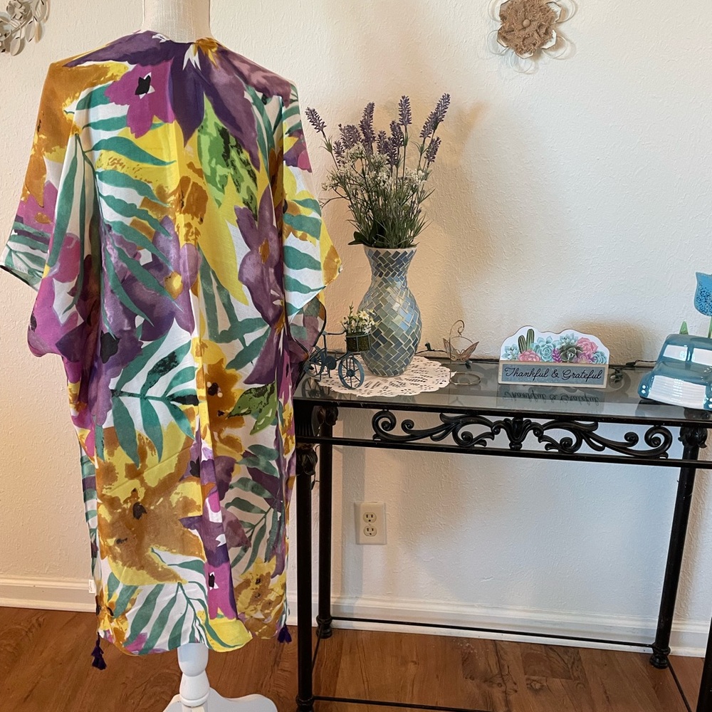 New Boutique Kimono - Picture 5 of 6